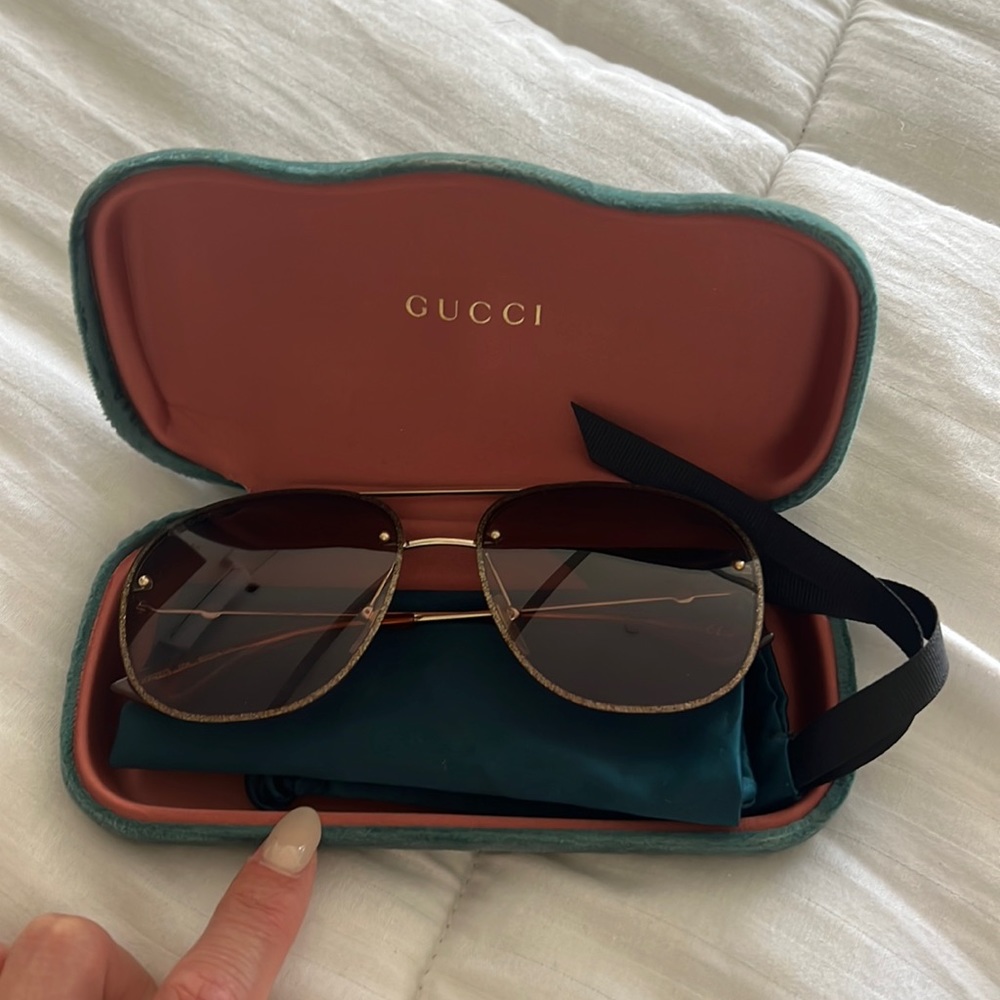 GUCCI SUNGLASSES